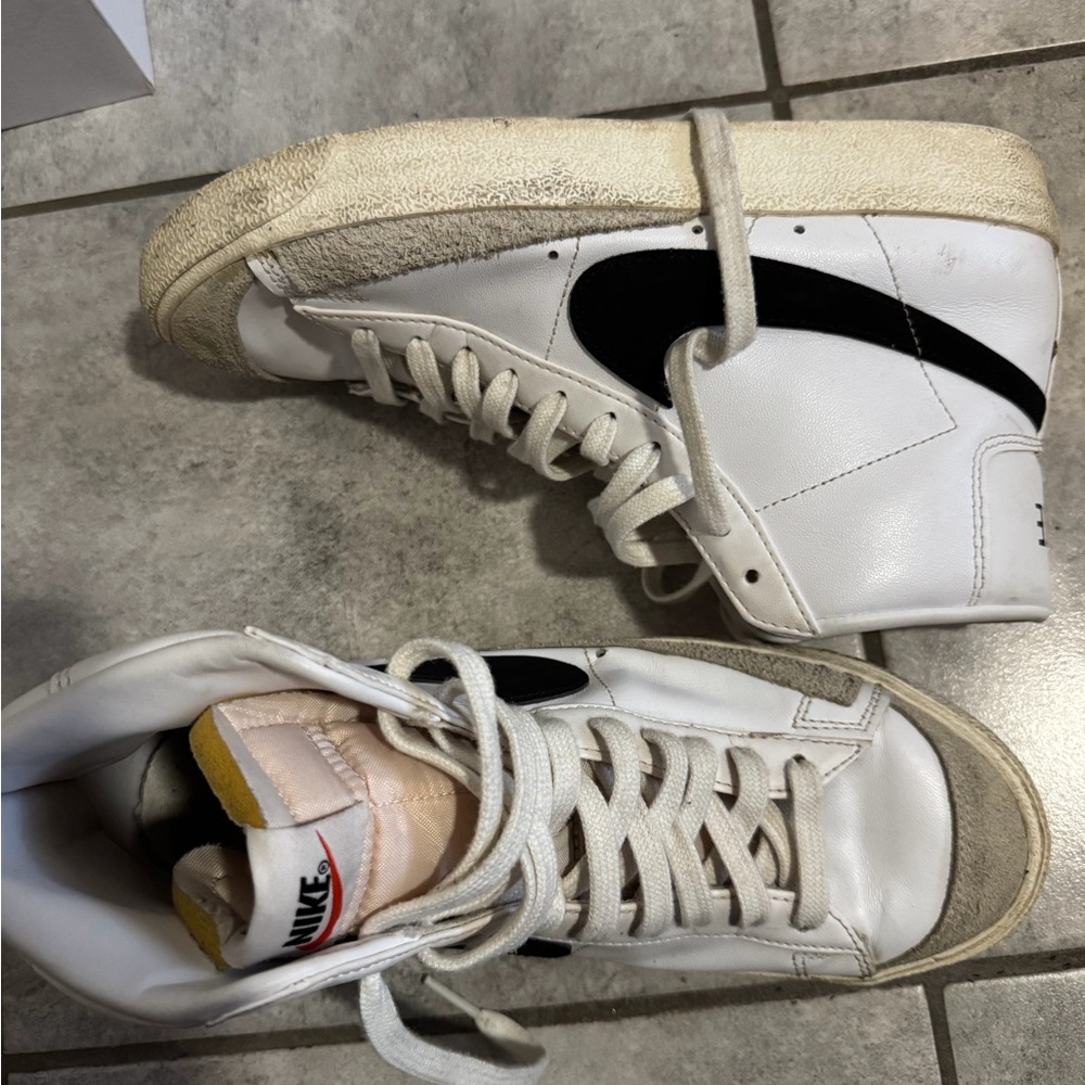 Nike White and Black High-Tops